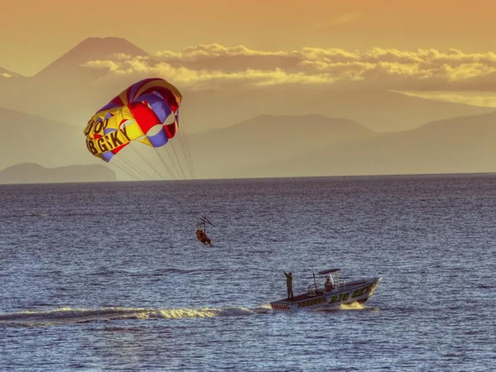 Santa Barbara Parasailing at the Santa Barbara Harbor